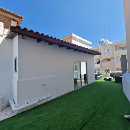 Town Center Garden Apartment *